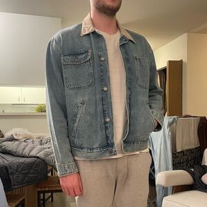 Vintage GAP Men's Blue Denim Jacket with Tan Collar